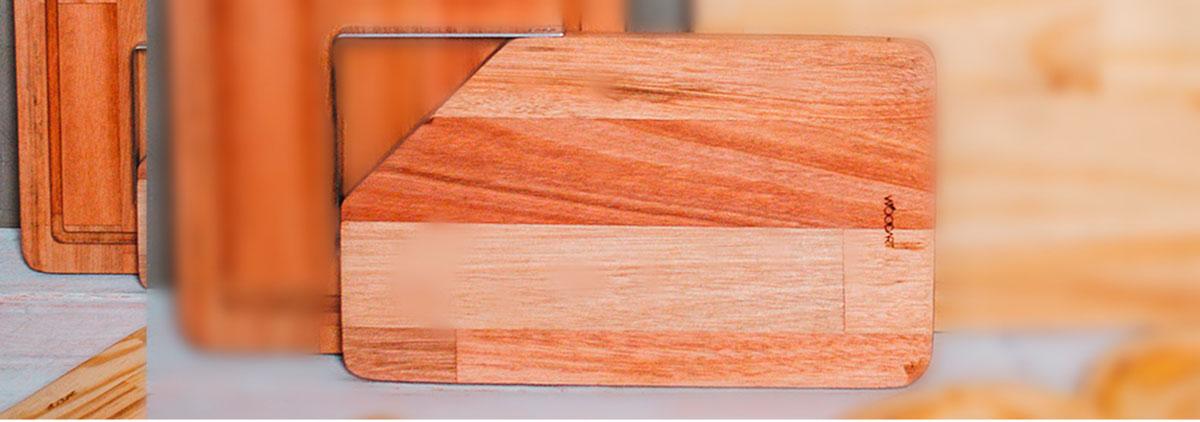 Tábua retangular em madeira liptus com alça em inox 36x22x2cm