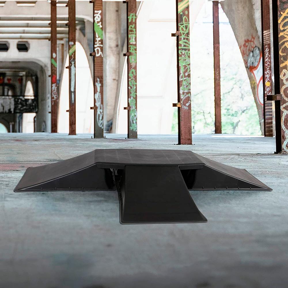 Conjunto com 4 rampas e 1 plataforma em ABS para Skate, Patins e Bike