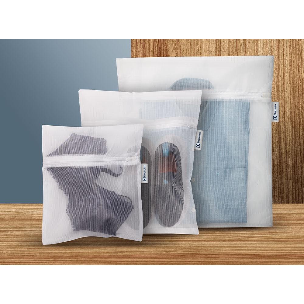 Conjunto com três protetores Electrolux para roupas delicadas tamanhos P, M e G