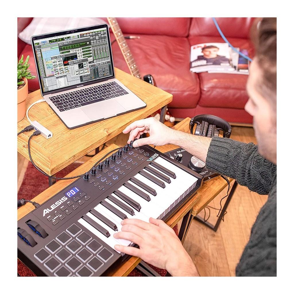 Teclado Musical digital com 25 teclas, 16 PADs e controle USB-MIDI x