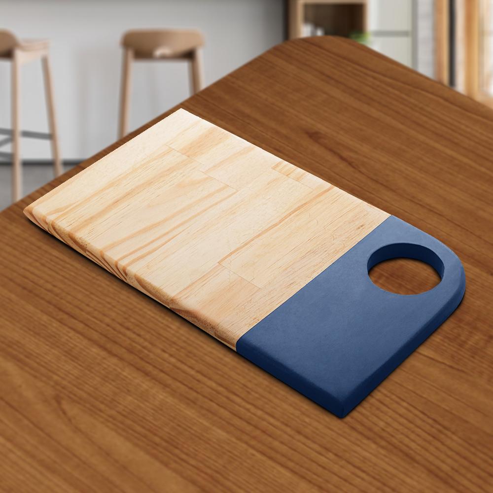 Tábua em madeira Pinus com alça laqueada cor azul