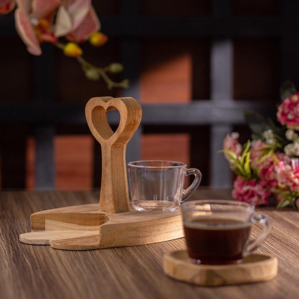 Conjunto com 2 xícaras de café de cristal, pires e suporte madeira teca Coração 75ml