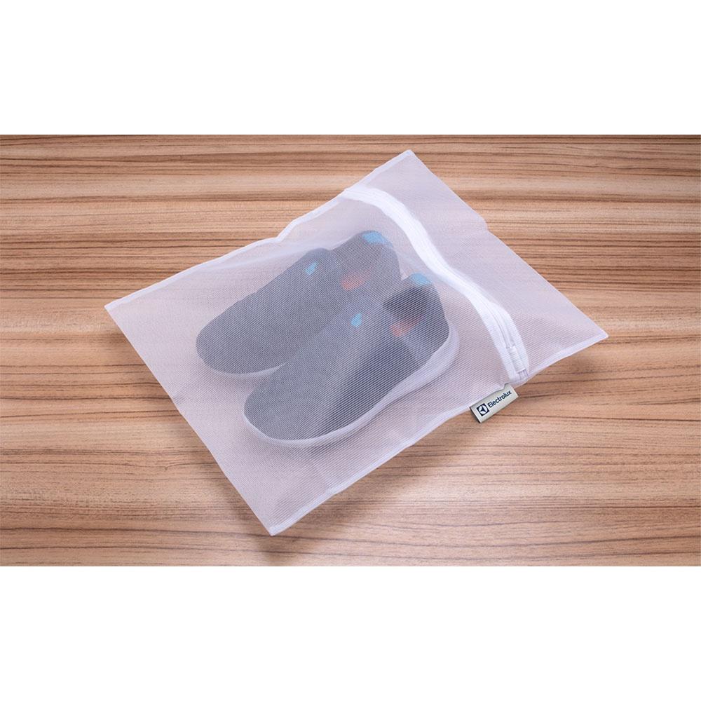 Conjunto com três protetores Electrolux para roupas delicadas tamanhos P, M e G