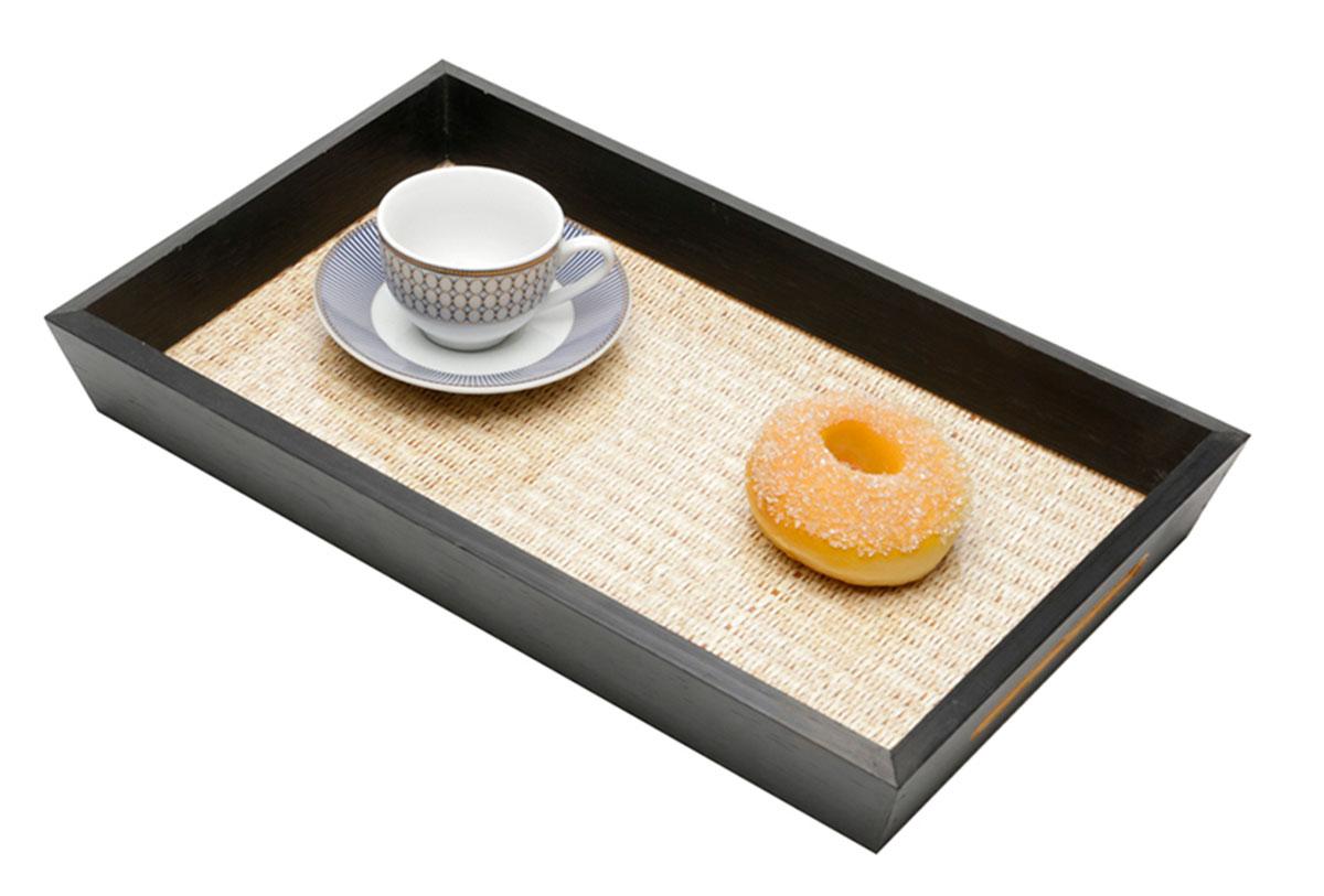 Bandeja de madeira chanfrada e rafia