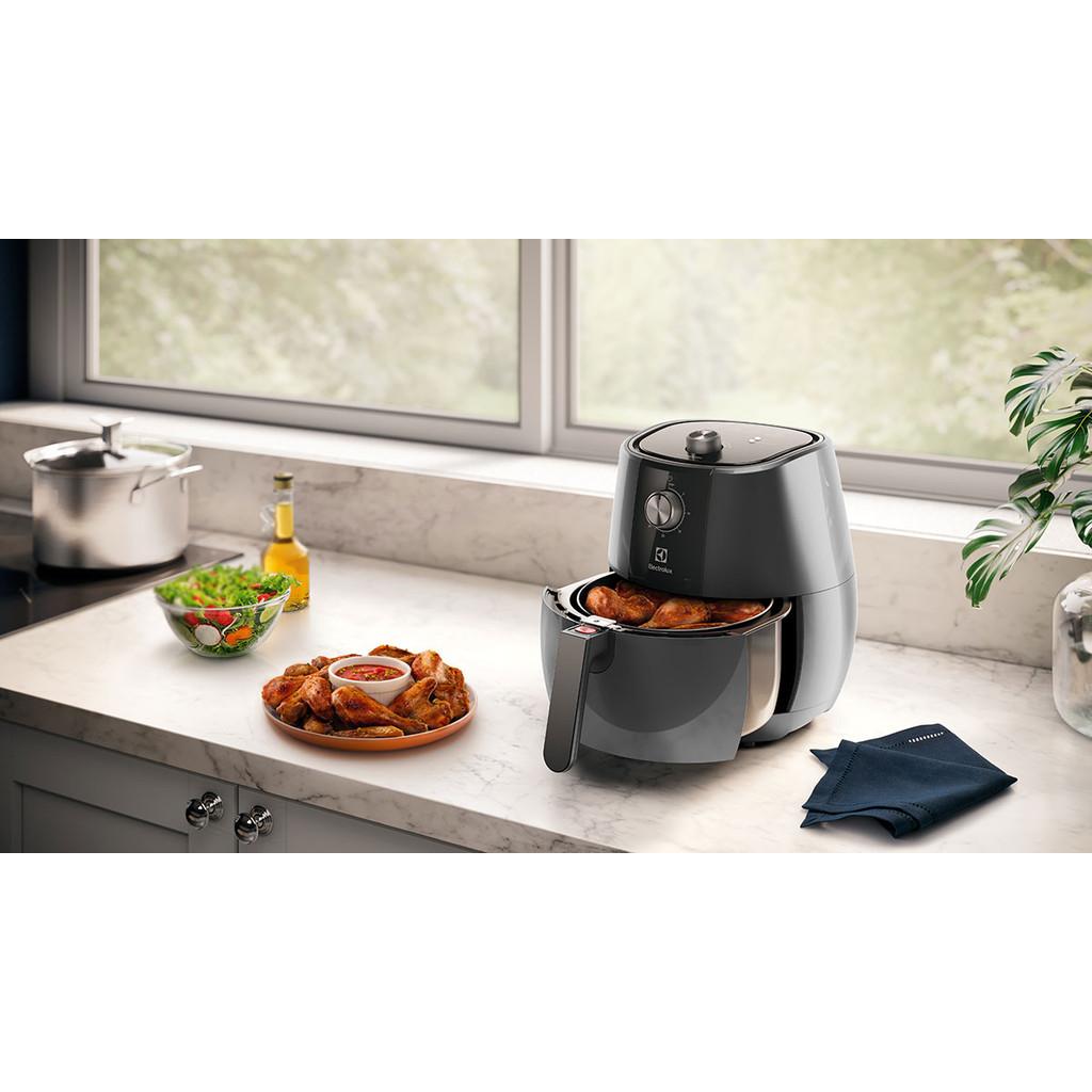 Fritadeira Grand Airfryer 4L por Rita Lobo 110V e Protetor Descartável Antiaderente