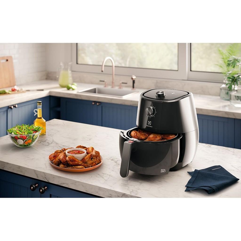 Fritadeira Elétrica Airfryer Electrolux Efficient 3,2L EAF10 Preta por Rita Lobo